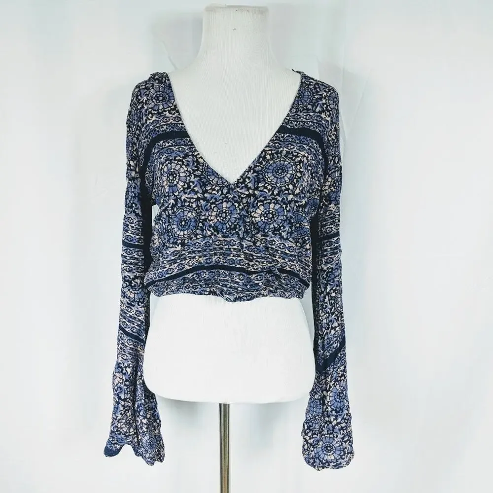 Forever 21 Blue Floral Print Long Sleev Crop top